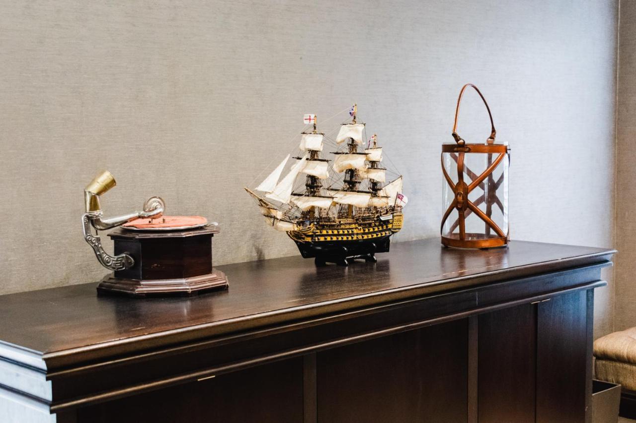 Tredenham Boutique Hotel Bloemfontein Exterior foto A model of the USS Constitution