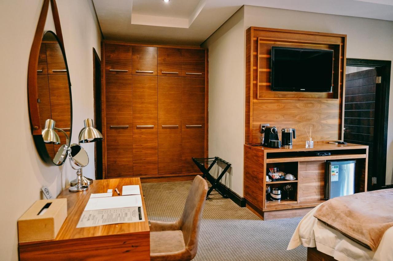Tredenham Boutique Hotel Bloemfontein Exterior foto A room at the Protea Hotel, Sandton