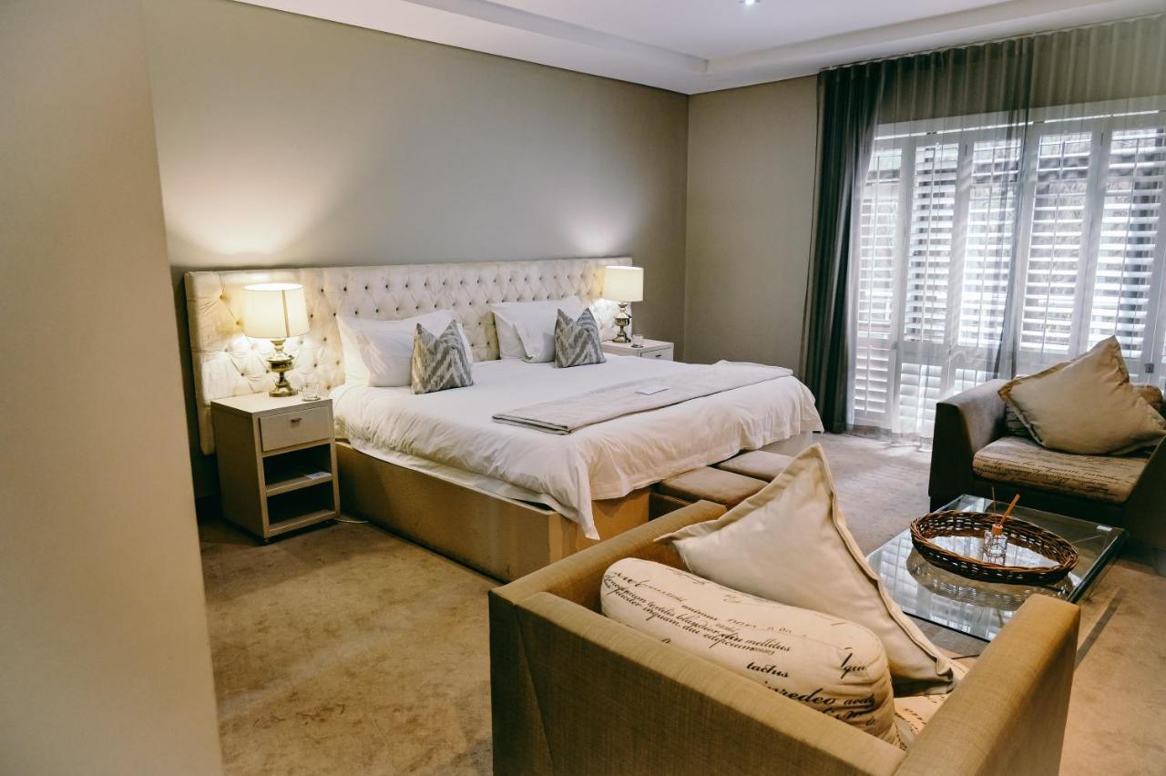 Tredenham Boutique Hotel Bloemfontein Exterior foto A bedroom at the hotel
