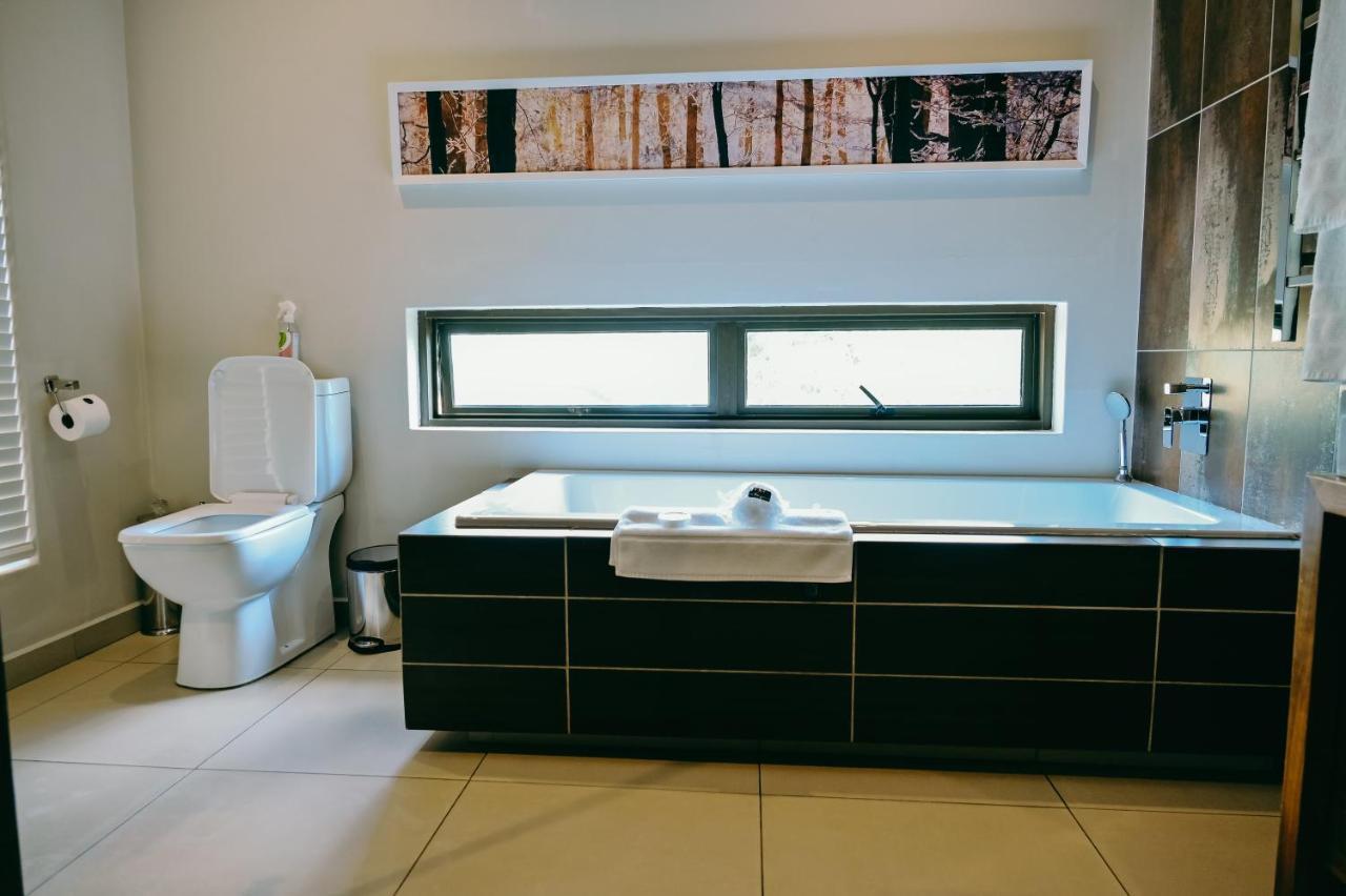 Tredenham Boutique Hotel Bloemfontein Exterior foto Bathroom