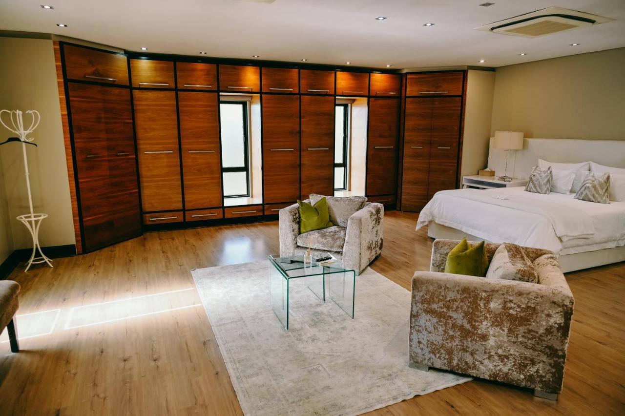 Tredenham Boutique Hotel Bloemfontein Exterior foto A bedroom at the hotel