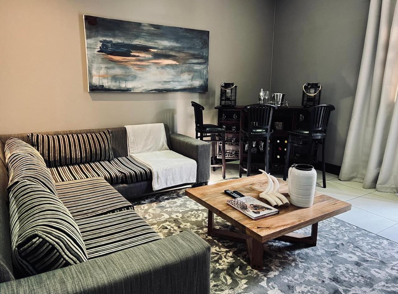 Tredenham Boutique Hotel Bloemfontein Exterior foto A living room in a condominium