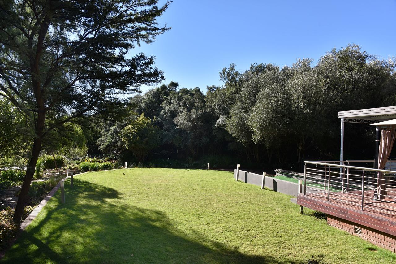 Tredenham Boutique Hotel Bloemfontein Exterior foto The cricket field at the University of Stellenbosch