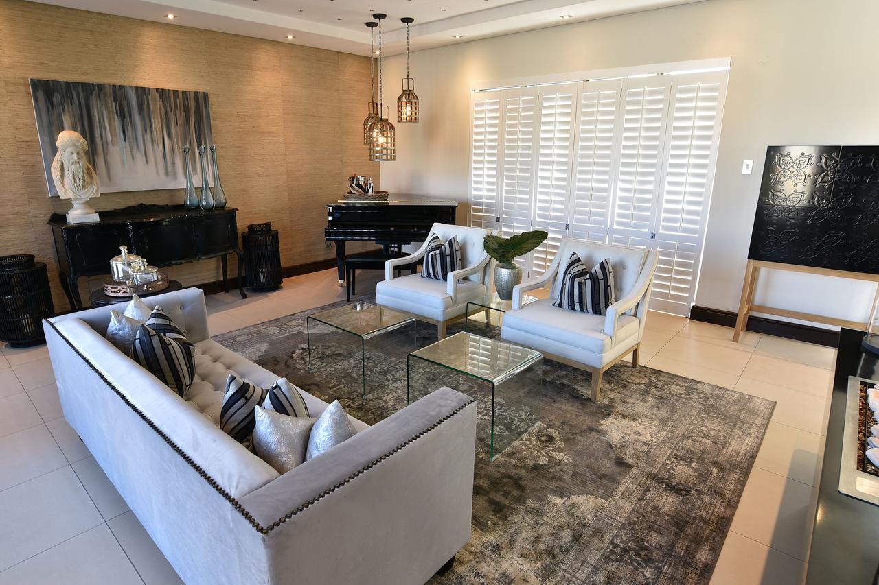 Tredenham Boutique Hotel Bloemfontein Exterior foto A living room with a rug