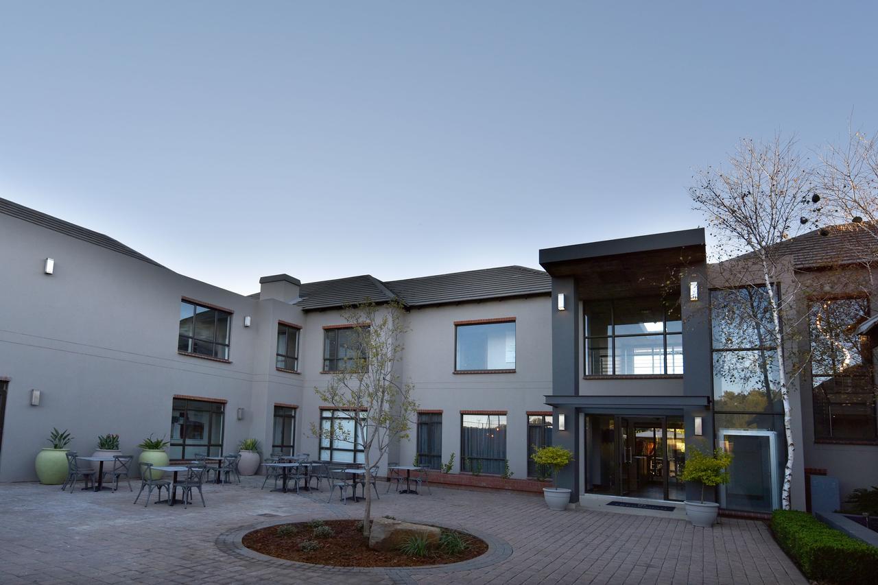 Tredenham Boutique Hotel Bloemfontein Exterior foto The courtyard of the new building