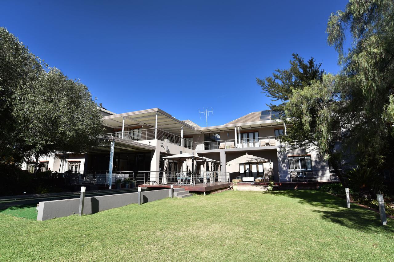 Tredenham Boutique Hotel Bloemfontein Exterior foto The clubhouse at the Royal Perth Golf Club