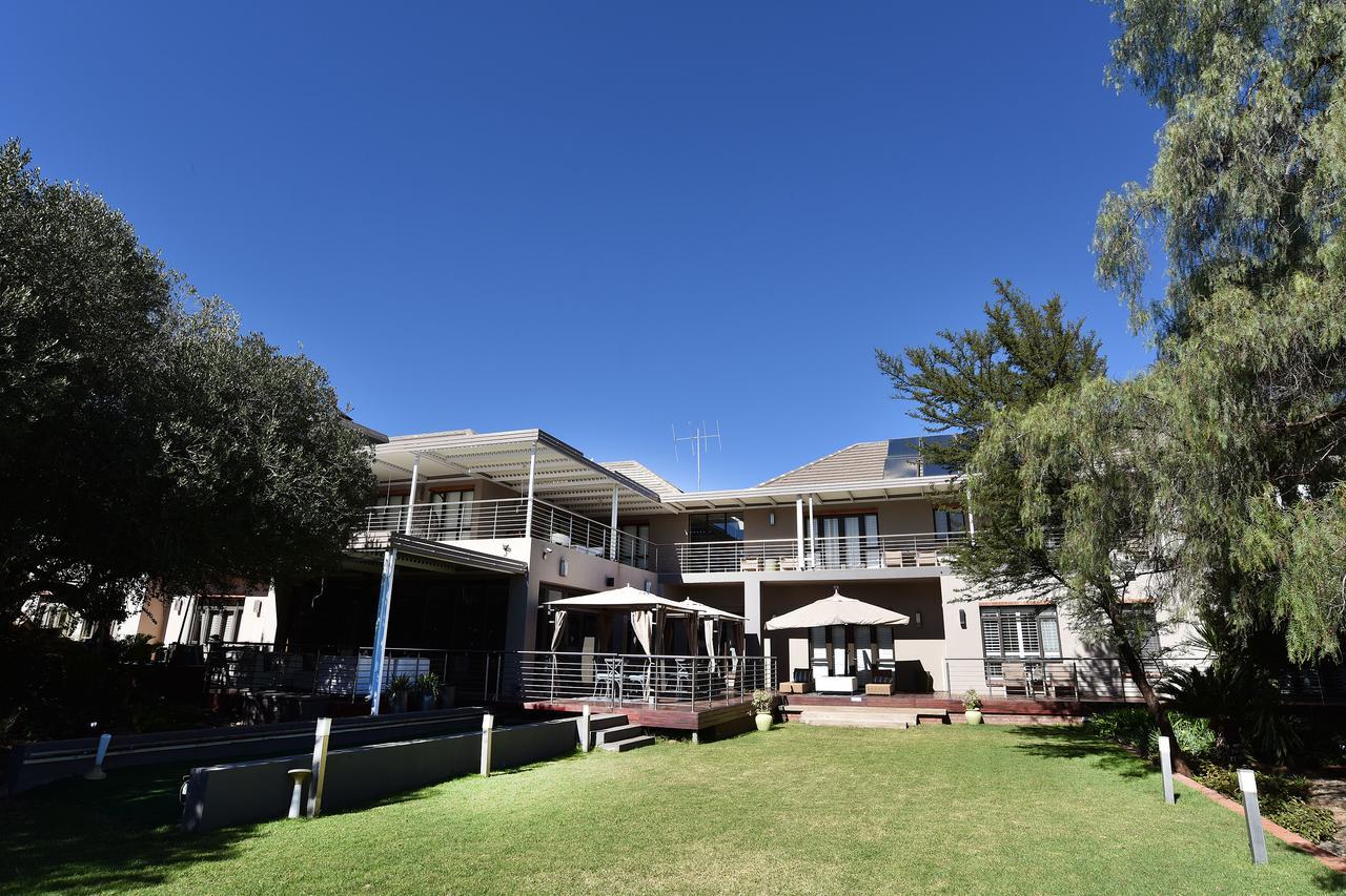 Tredenham Boutique Hotel Bloemfontein Exterior foto The hotel's courtyard